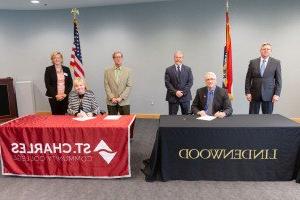 Lindenwood Signs Agreement with St. Charles Community College